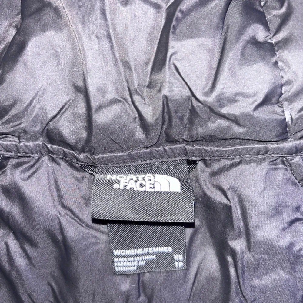 The North Face Women's Puffer Jacket - Picture 9 of 14